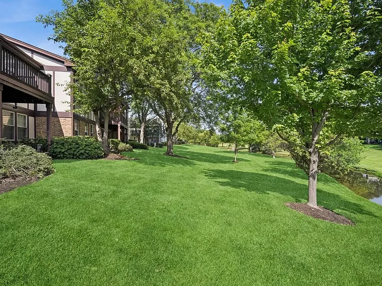 112 White Branch Ct — Photo 17
