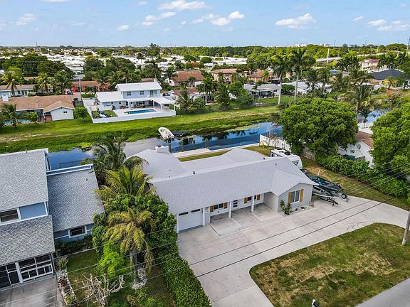 2nd image of 1051 SW 25th Avenue