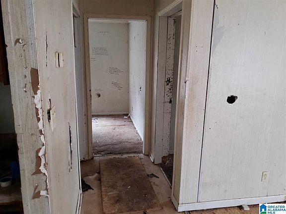 5th image of 40 Woodline Dr