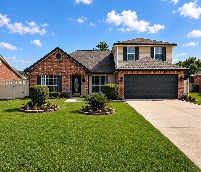 1st image of 785 Lakeview Ln