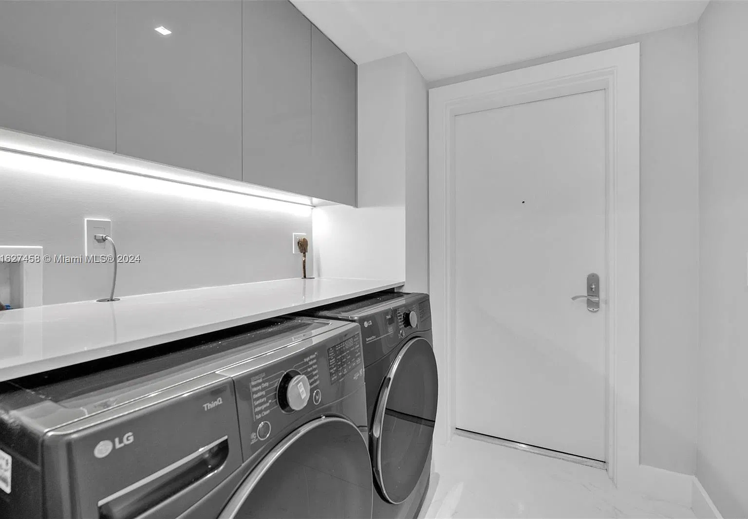 3 bed, 1863 sqft, $12,000 — Photo 2