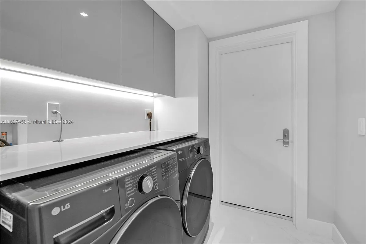 Building Photo - 17001 Collins Ave #1408