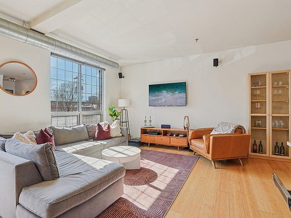 3rd image of 521 2nd St SE APT 216
