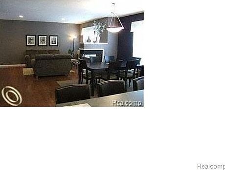 5th image of 3167 Camden Dr #1