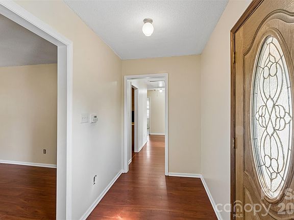 3rd image of 901 Kennedy St