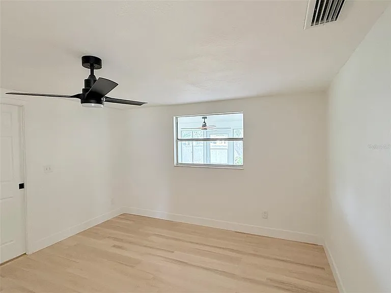8512 Longboat Ln — Photo 11