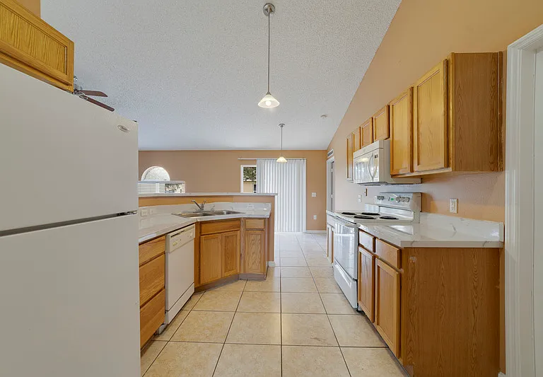 1907 Manatee Dr — Photo 3
