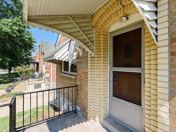 3rd image of 726 Dallas Dr