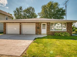 161 N View St, Hinckley, IL 60520