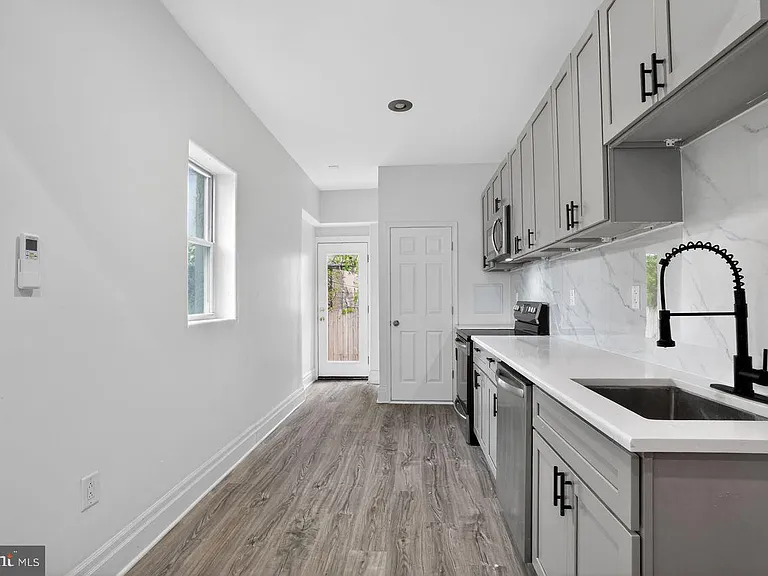 1302 N Dover St — Photo 23