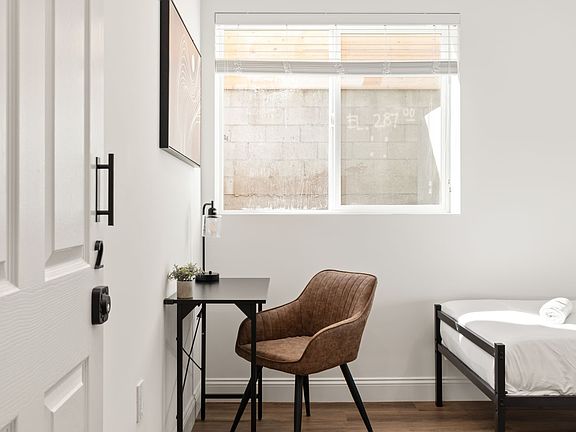 2nd image of 1713 Kelton Ave #2