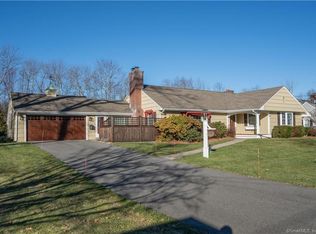 28 Oak Ridge Ln, West Hartford, CT 06107