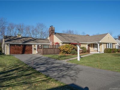 28 Oak Ridge Lane, West Hartford, CT, 06107