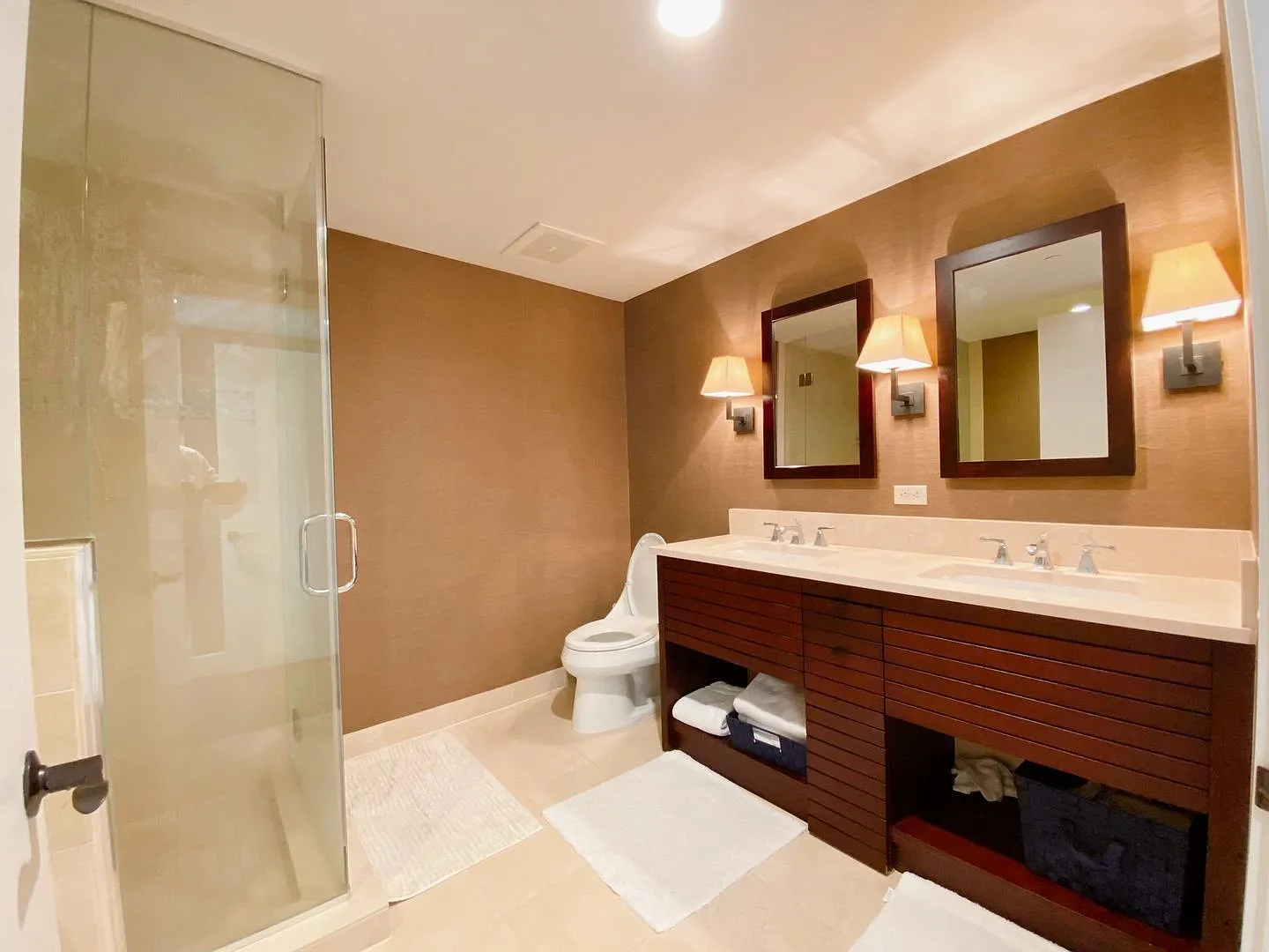 Fully Furnished 2 bedroom unit in Waikiki! — Photo 2