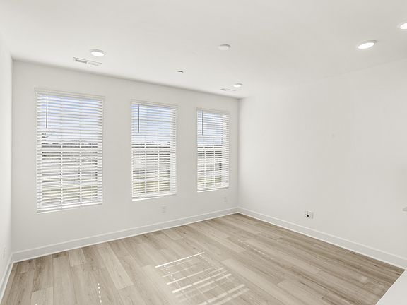 5th image of 320 Lynwood Station Blvd