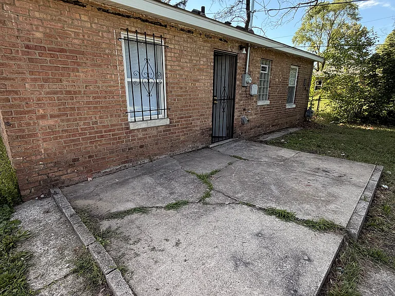 2151 Clark Rd — Photo 2