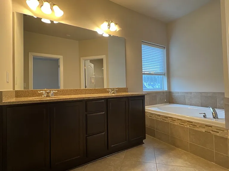 579 Crossland Dr — Photo 16