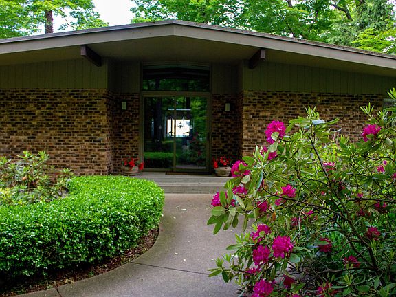 2nd image of 3131 N Lakeshore Dr