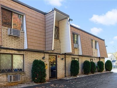 132 Hoffman Ave APT 204, Cranston, RI, 02920