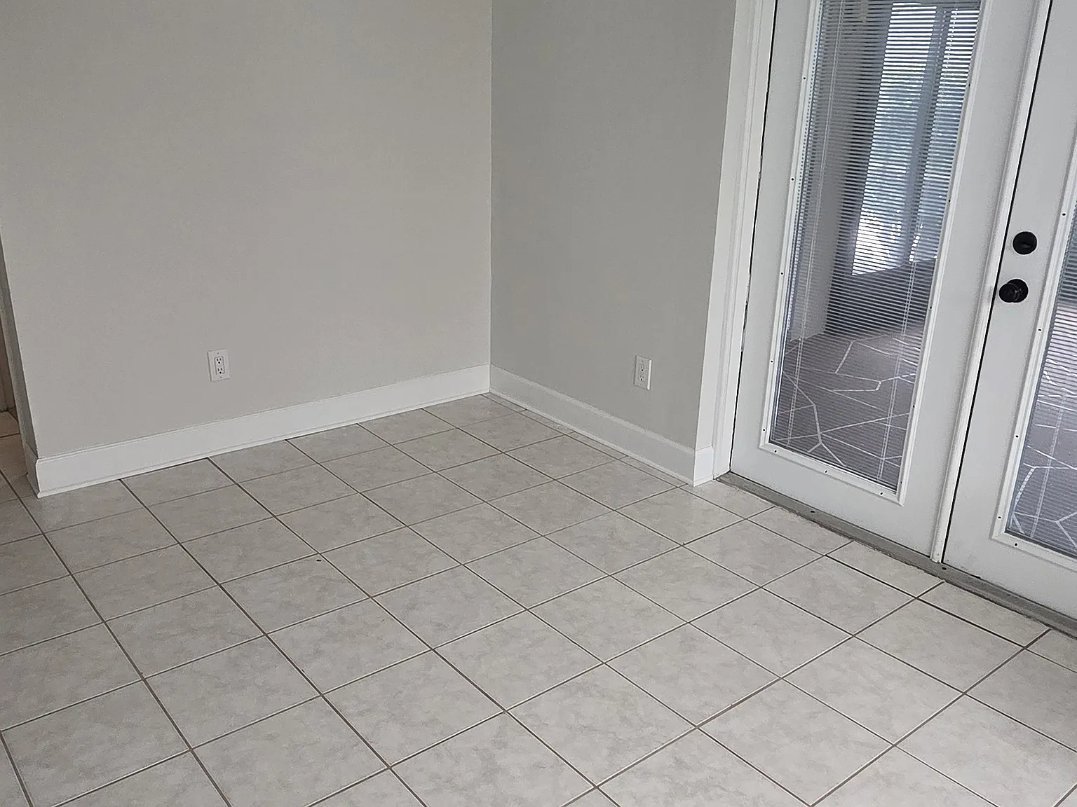 3 bed, 1220 sqft, $2,400 — Photo 4