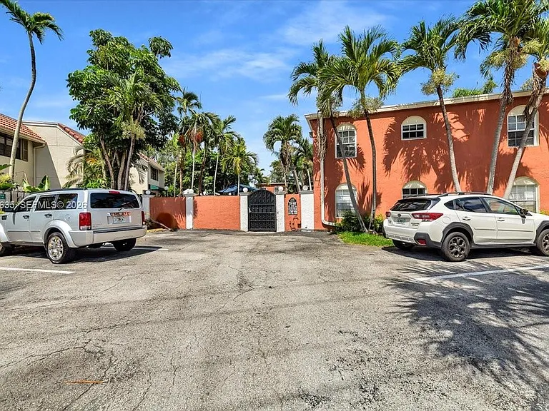 1405 Miami Rd #7 — Photo 30