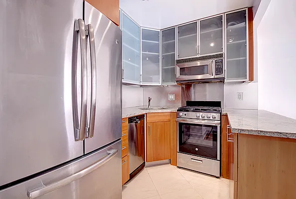 Rented by Urbane Brokerage | media 11