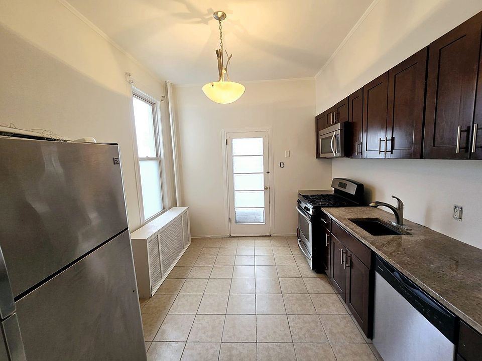 1st image of 214.5 Bowers St #1