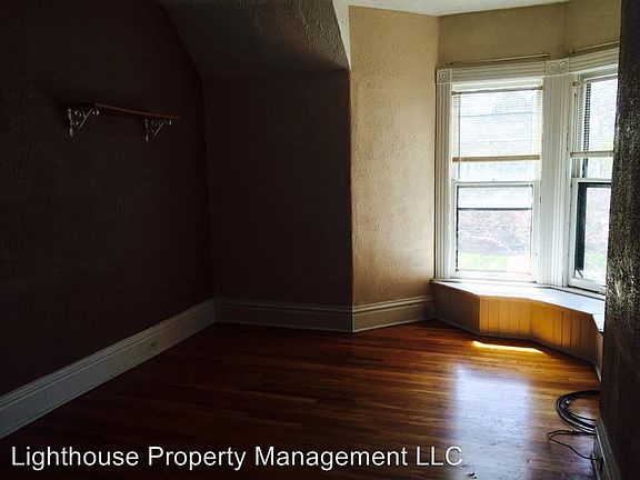 3rd image of 623 Cherry St SE APT 5