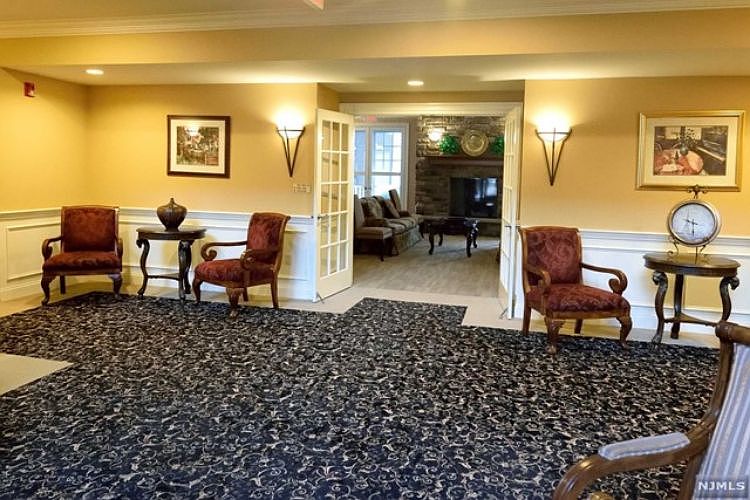 1st image of 5 Tenakill Park Dr #318