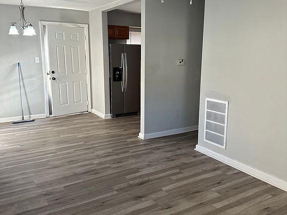3rd image of 1421 Lindsay Ave