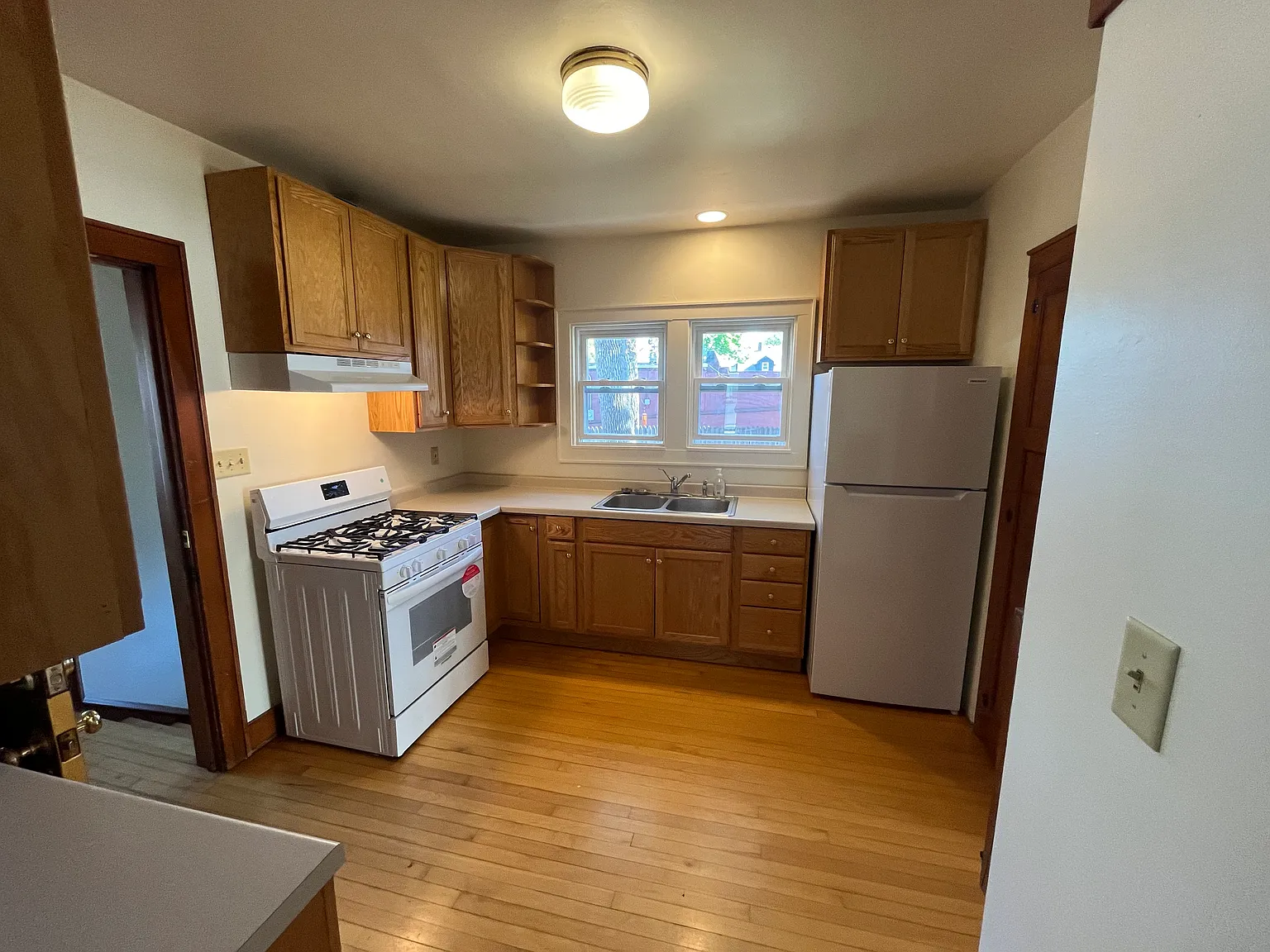 2 bed, 1000 sqft, $1,290 — Photo 4