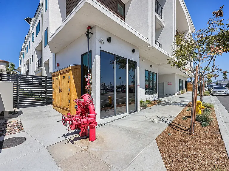 University Row Homes — Photo 9