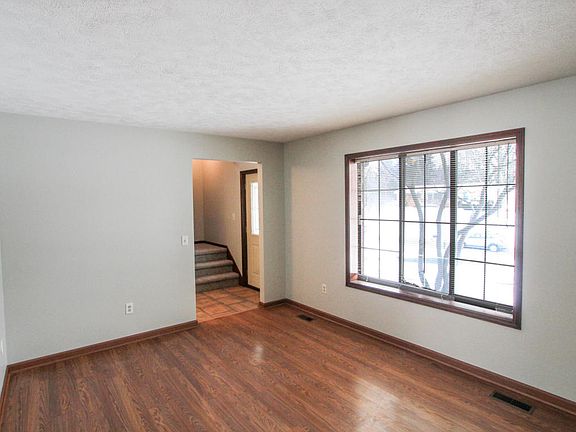3rd image of 157 Robinhood Dr NE
