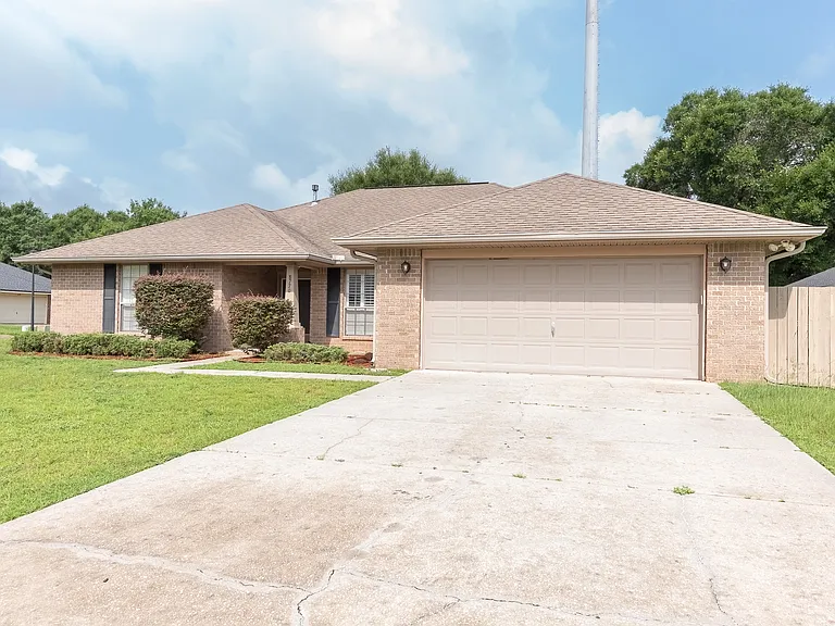 8770 Kennedy Dr — Photo 1