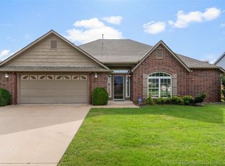 5113 S Spruce Dr, Sand Springs, OK 74063