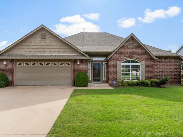 5113 S Spruce Dr, Sand Springs, OK 74063