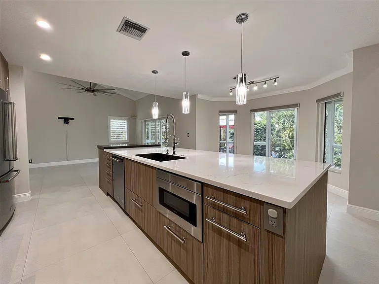 720 Birdie Ct — Photo 6