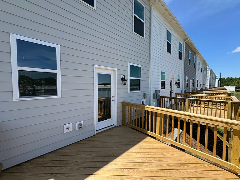 335 Cliffwood St NW #E — Photo 16