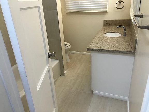 5th image of 307 Avenue H APT B