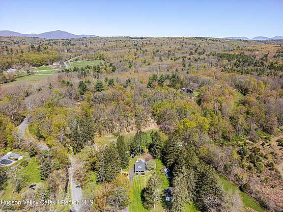 4th image of 330 Pine Bush Road