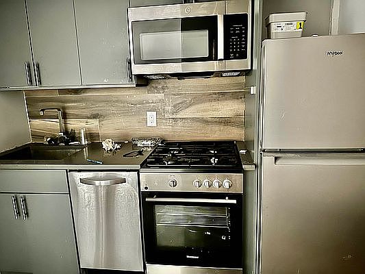 1st image of 423 E 114th St APT 1B