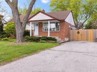 221 Grace Rd, Tecumseh, ON N8N 2G6