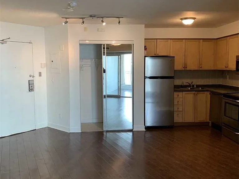 650 Queens Quay W #602 — Photo 5