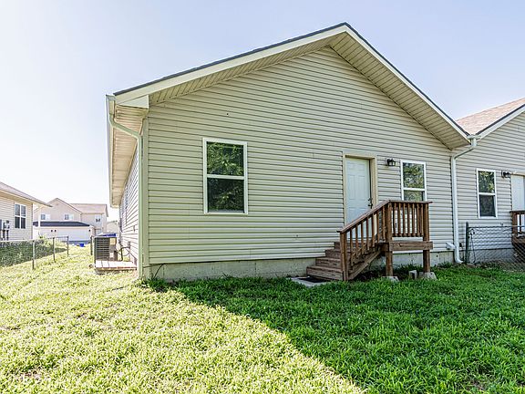 3rd image of 912 Whitetail Ct