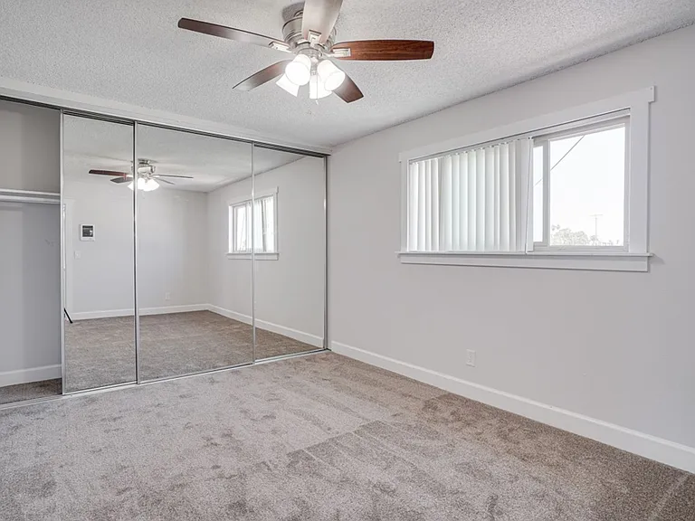 Cambridge Apartments — Photo 19