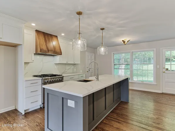 5803 Brittany Valley Rd, Louisville, KY 40222