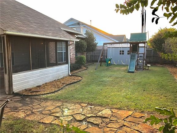 4th image of 1037 SW 126th St