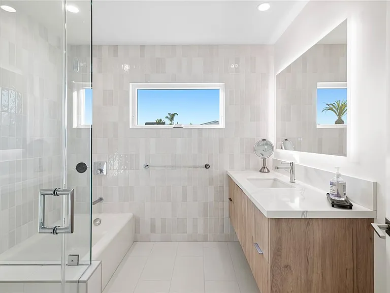 1576 E Ocean Blvd — Photo 12