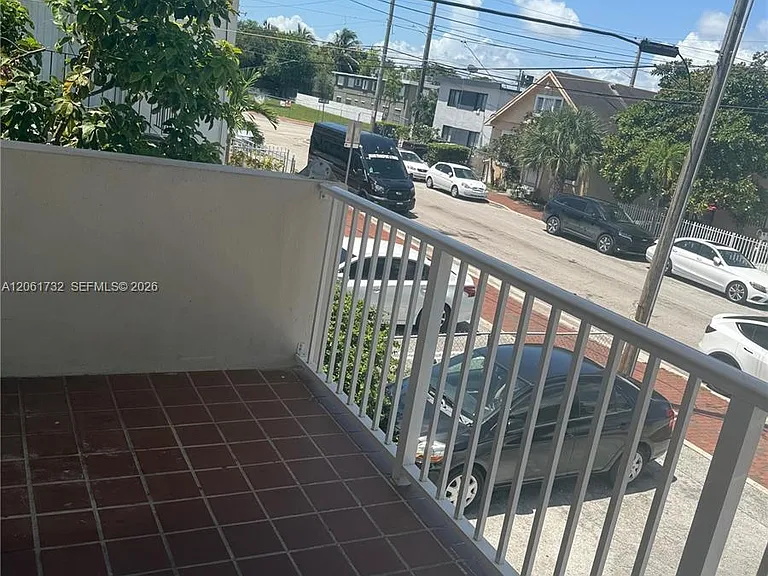621 SW 15th Ave #1 — Photo 9