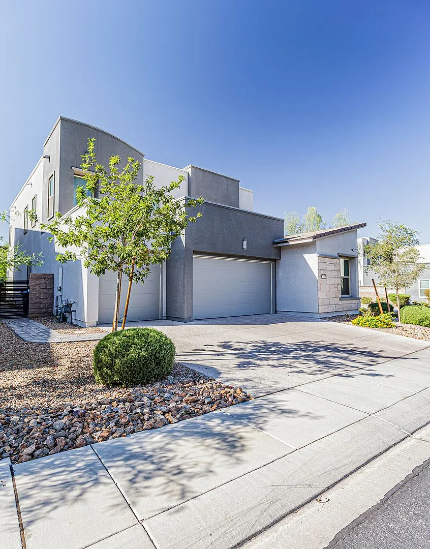5 Bedroom home located in Henderson — Photo 3